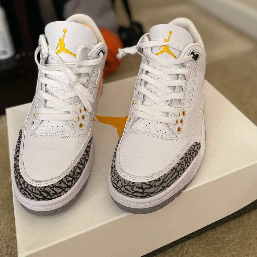 Air Jordan 3 Retro WMNS “Laser Orange”